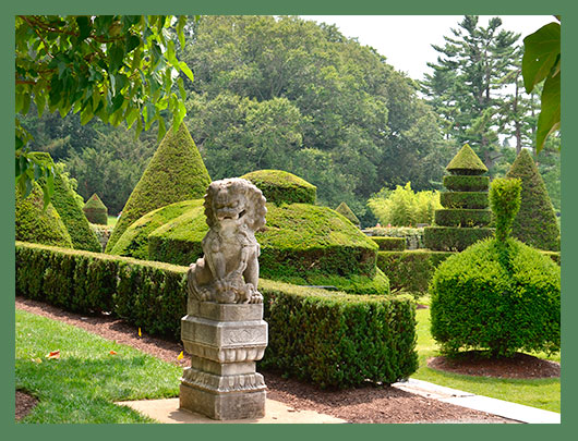 Сады Лонгвуда, также известные как сады Дюпона (Du Pont Gardens), являются одними из крупнейших в мире видовых садов. Они создавались с 1907 по 1930 год Пьером Дюпоном, известным промышленником. Изначально сад состоял из одного парника. В настоящий момент