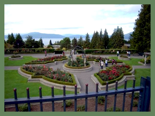 Первый постоянно действующий ботанический сад Канады был основан в 1916 году Джоном Дэвидсоном (John Davidson), ботаником из Британской Колумбии.